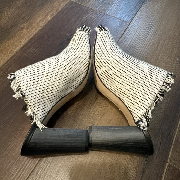 Vince Camuto Chestalan Mule Heel black & white knit upper and fringe detail Sz 8 - Picture 5 of 11